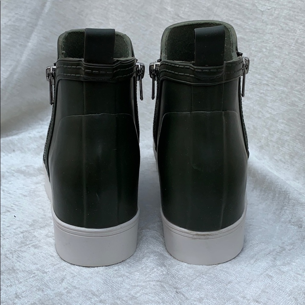Steve Madden Rain Boots Wedgie Olive Green - Picture 4 of 7